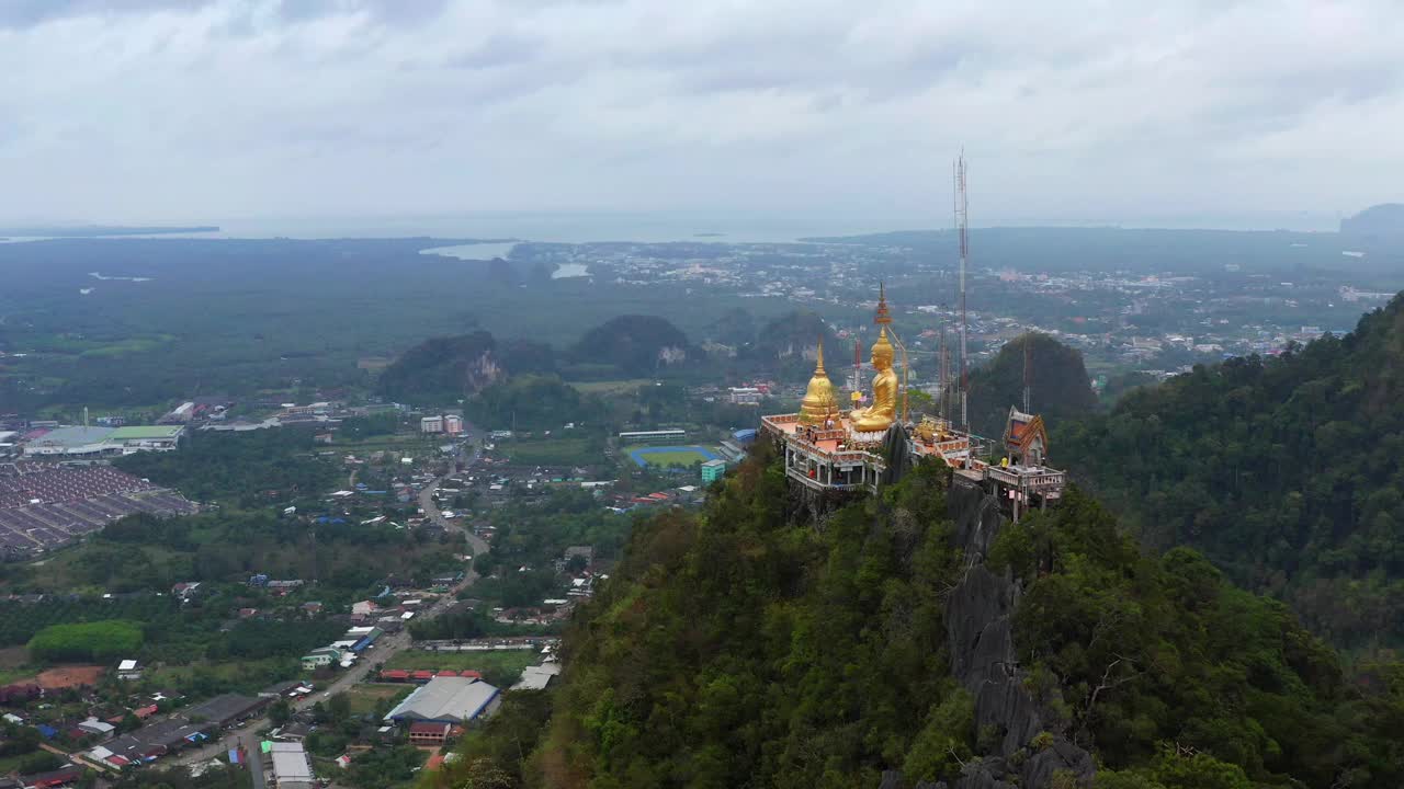 泰国甲米虎穴寺的鸟瞰图视频素材