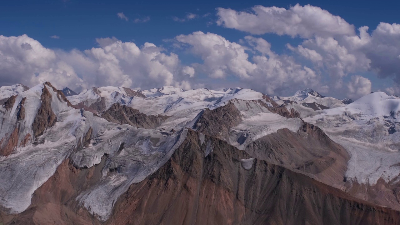 山，峰，冰川，云，高地，蓝天视频素材