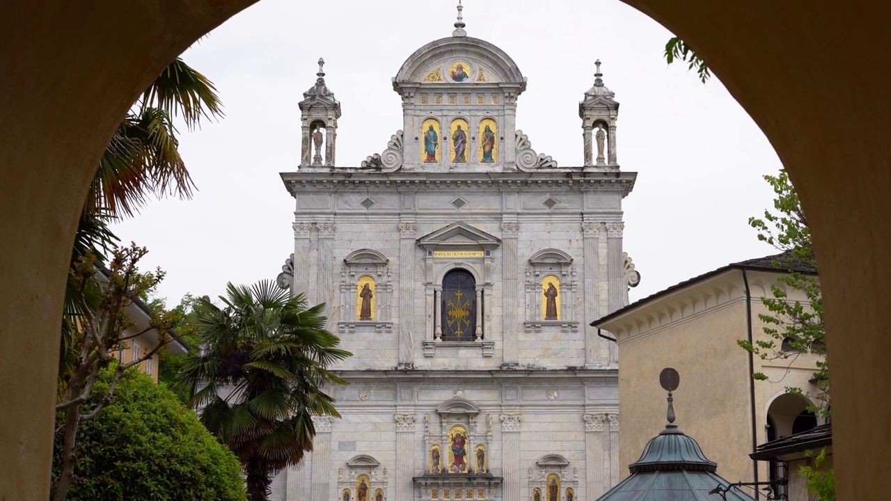 美丽的瓦拉洛圣山教堂，一个基督教虔诚的综合体，联合国教科文组织世界遗产si在意大利。4k镜头视频素材