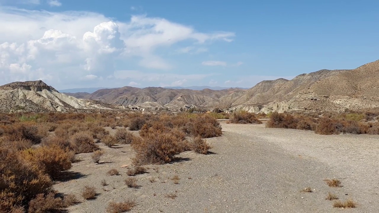 泰伯纳斯沙漠西部电影景观，西班牙。手持缩放视频素材