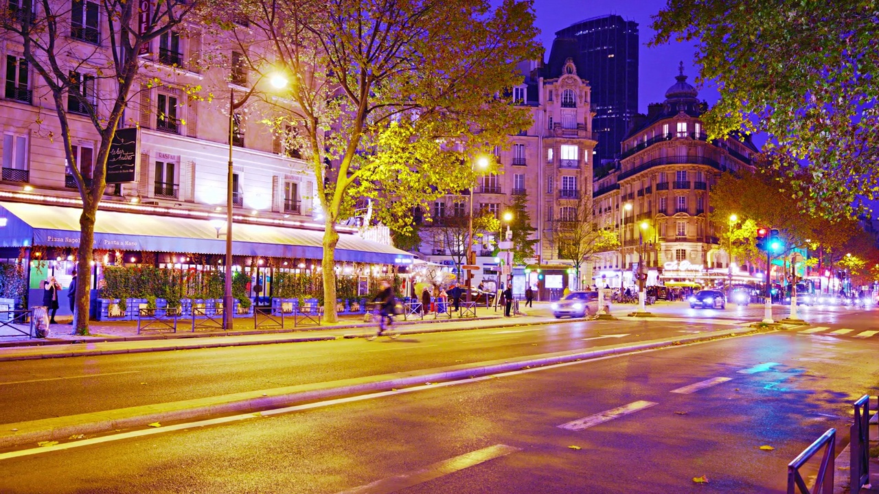 晚上的街道。巴黎视频素材