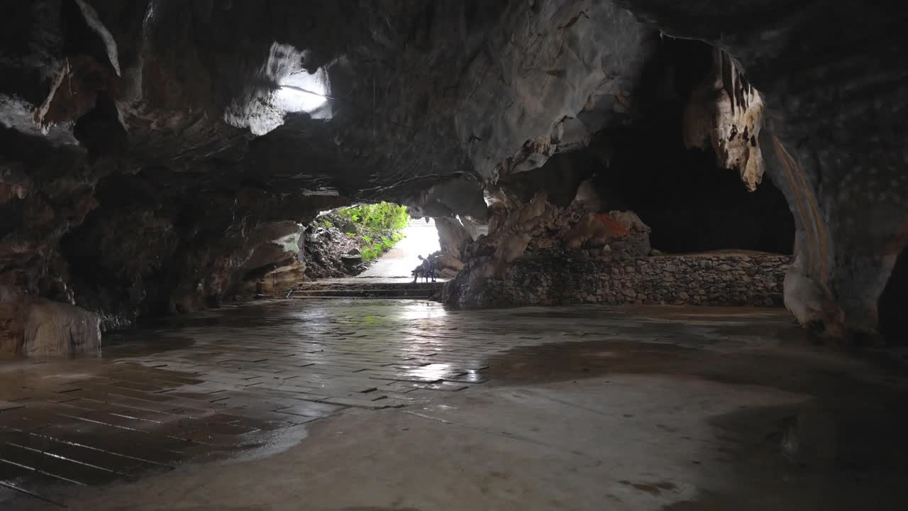 隐藏的寺庙Wat Thum Summano洞穴寺庙视频下载