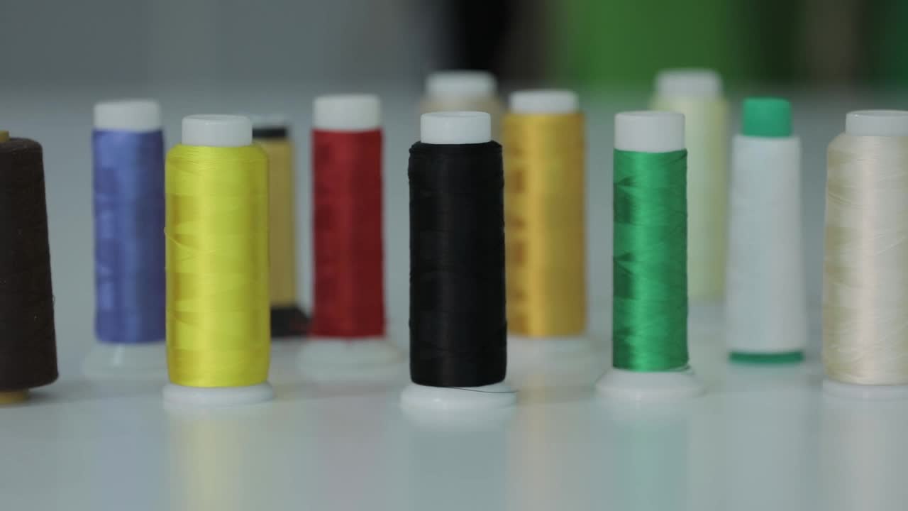 缝纫机用的一卷线，视频下载