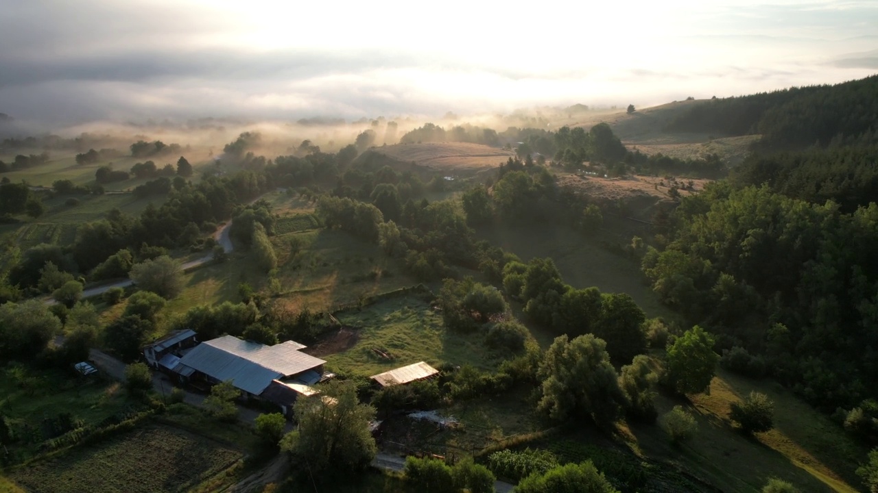 保加利亚班斯科大雾弥漫的早晨视频素材