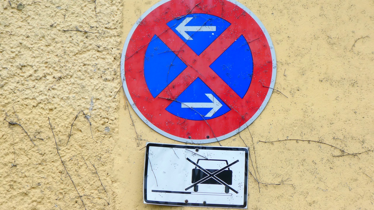 Bavaria, Germany, 2022 - Traffic Sign – No Parking视频下载