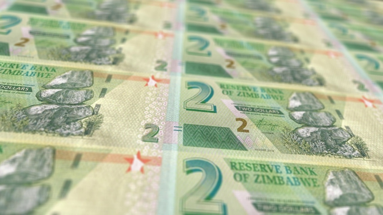 津巴布韦美元印刷机打印出当前美元钞票，无缝循环，亚美尼亚货币货币背景，4K，焦点深度平滑和Nice股票视频视频下载