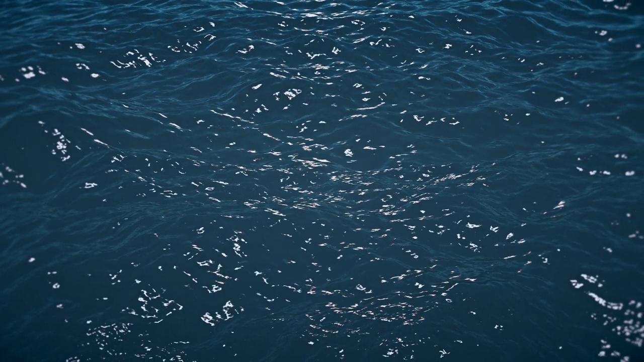 平静的蓝色海浪4k循环视频下载