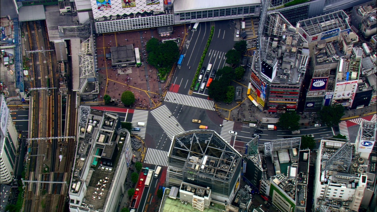东京空中飞行在涩谷过境移动头顶视频下载