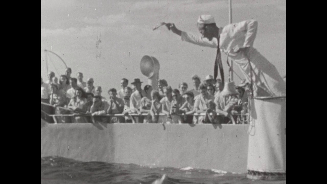 海豚从水箱中跳出，海洋工作室，佛罗里达，美国，1947年视频下载
