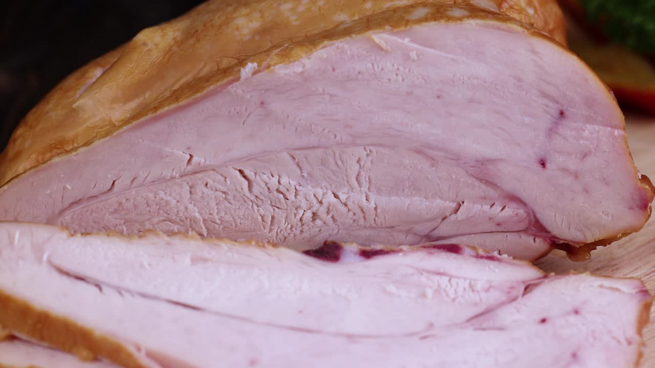 用熏制的鸡胸肉烹调肉类视频下载