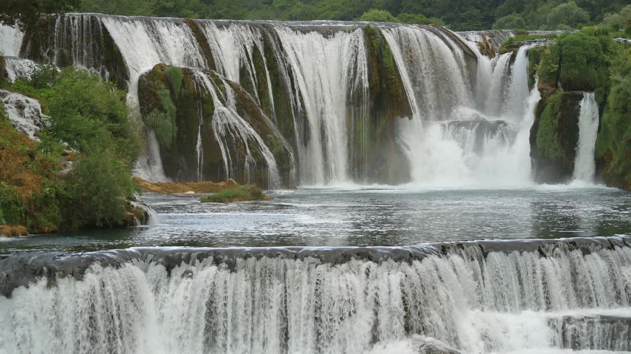 波斯尼亚和黑塞哥维那乌纳峡谷瀑布瀑布视频下载