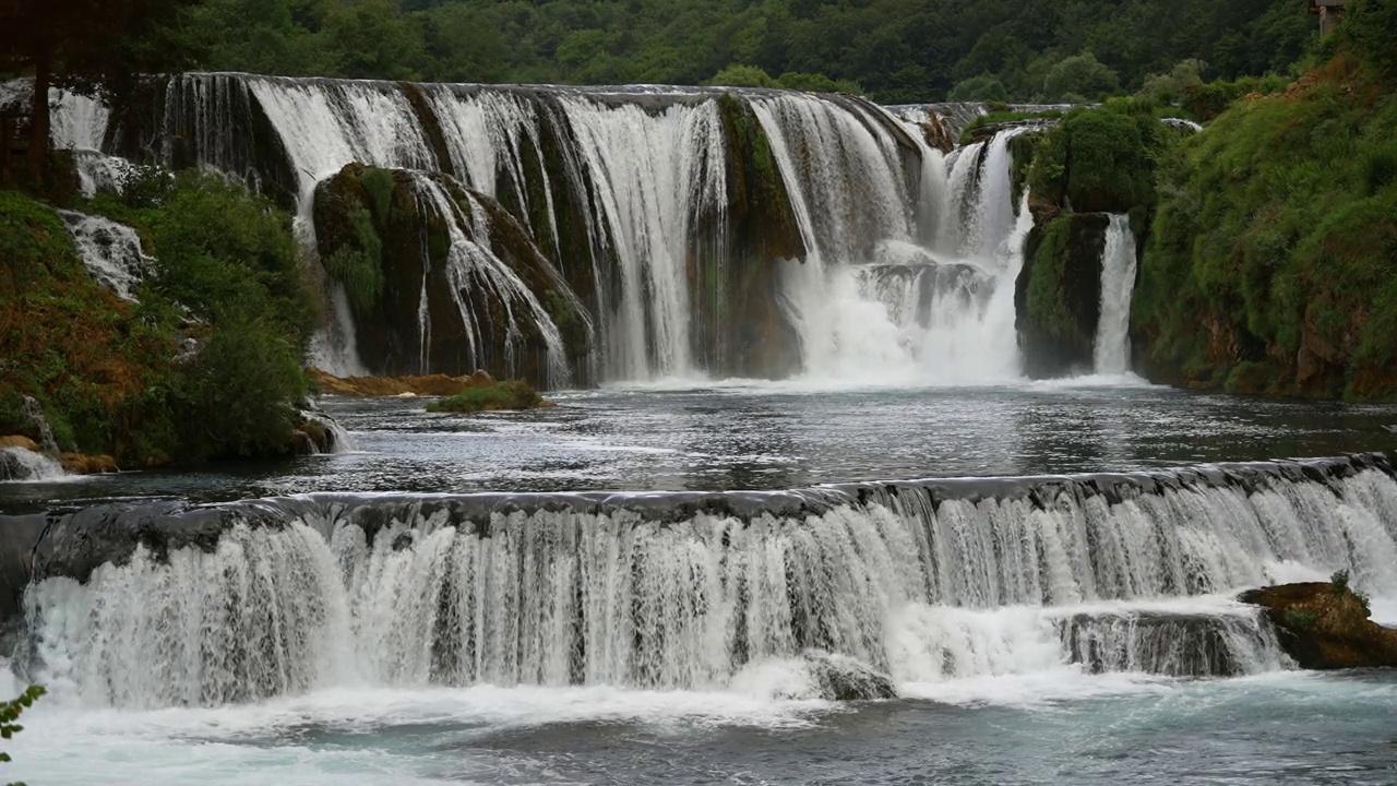 波斯尼亚和黑塞哥维那乌纳峡谷瀑布瀑布视频下载