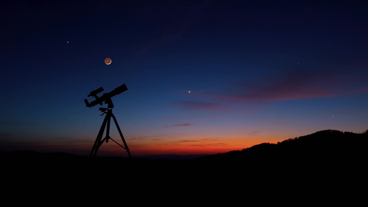 用于观测恒星、银河系、月球和行星的天文望远镜和设备。视频素材