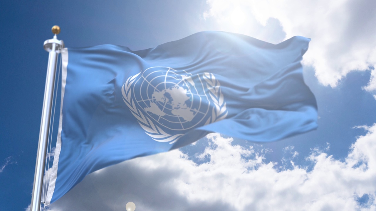 联合国旗帜在风中飘扬的4K画面视频下载