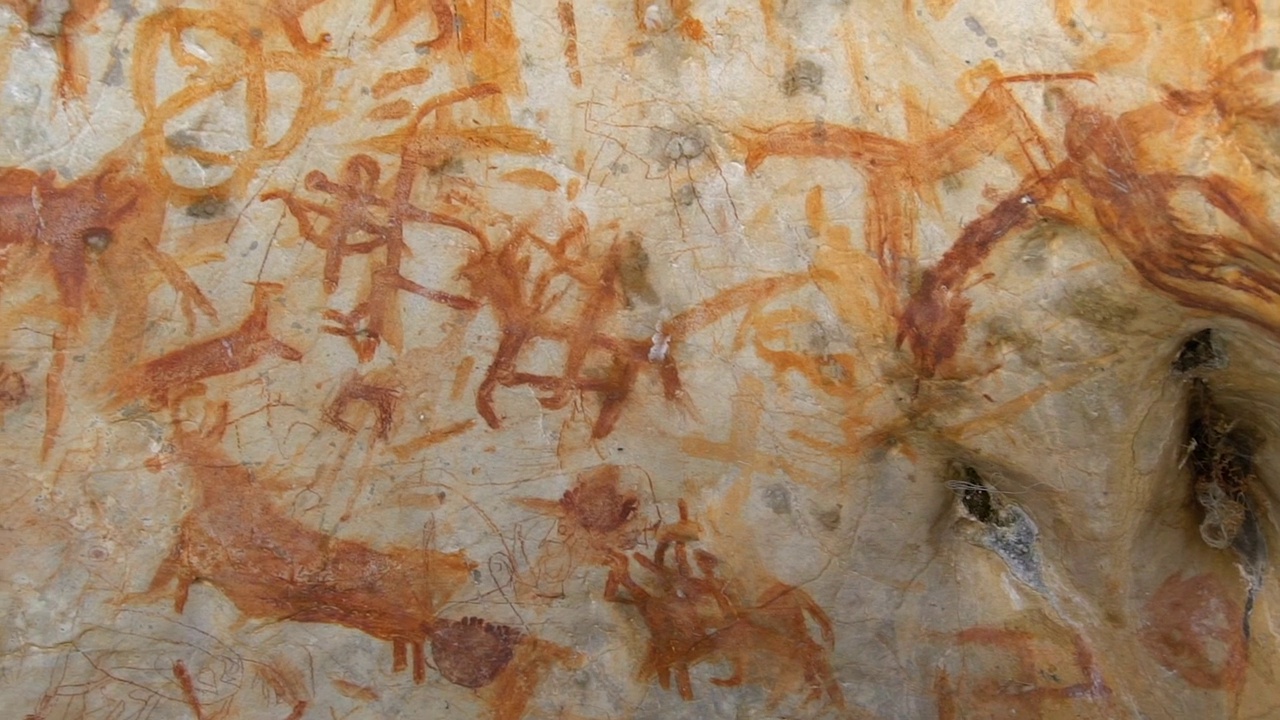 西藏路边石头的描绘视频素材