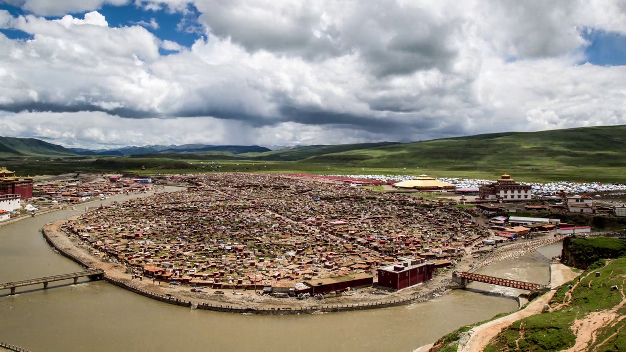 中国，四川省，甘孜藏族自治州，雅庆寺的黎明视频下载