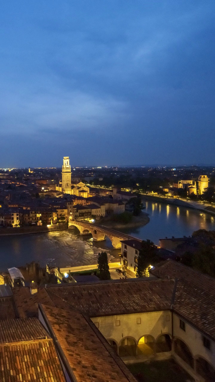 夜间城市鸟瞰图，维罗纳，威尼托，意大利视频素材