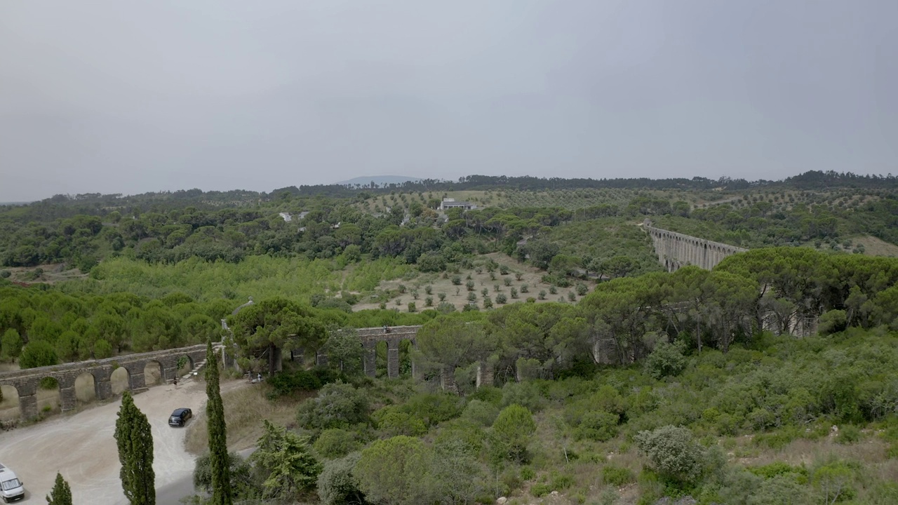 葡萄牙佩戈斯基督修道院的托马尔渡槽无人机鸟瞰图视频素材