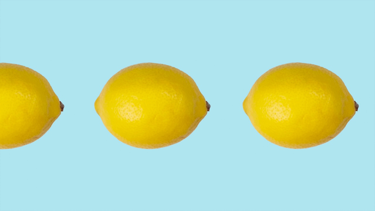 现代流行循环食物动画从许多柠檬的运动在蓝色背景，柠檬背景视频下载