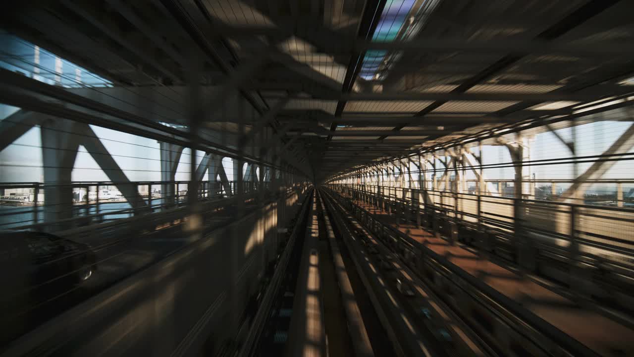[第3/6部分]在日本东京，由里美线自动列车向前通过彩虹桥到台场。先进的交通系统，亚洲旅游，交通技术理念视频下载