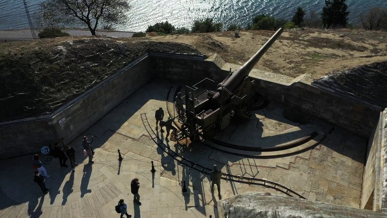 土耳其海滨的Mecidiye堡垒鸟瞰图视频下载