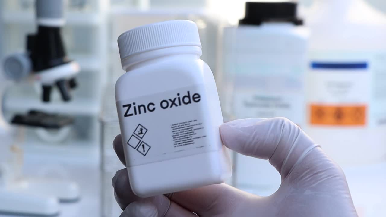 瓶装氧化锌，实验室和工业化学视频下载
