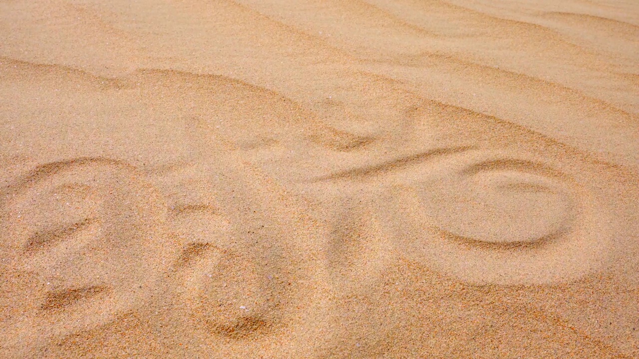 高角度拍摄沙滩上的沙子视频下载