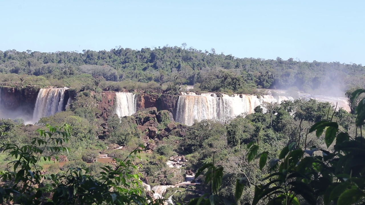 从巴西一侧看伊瓜苏瀑布视频素材