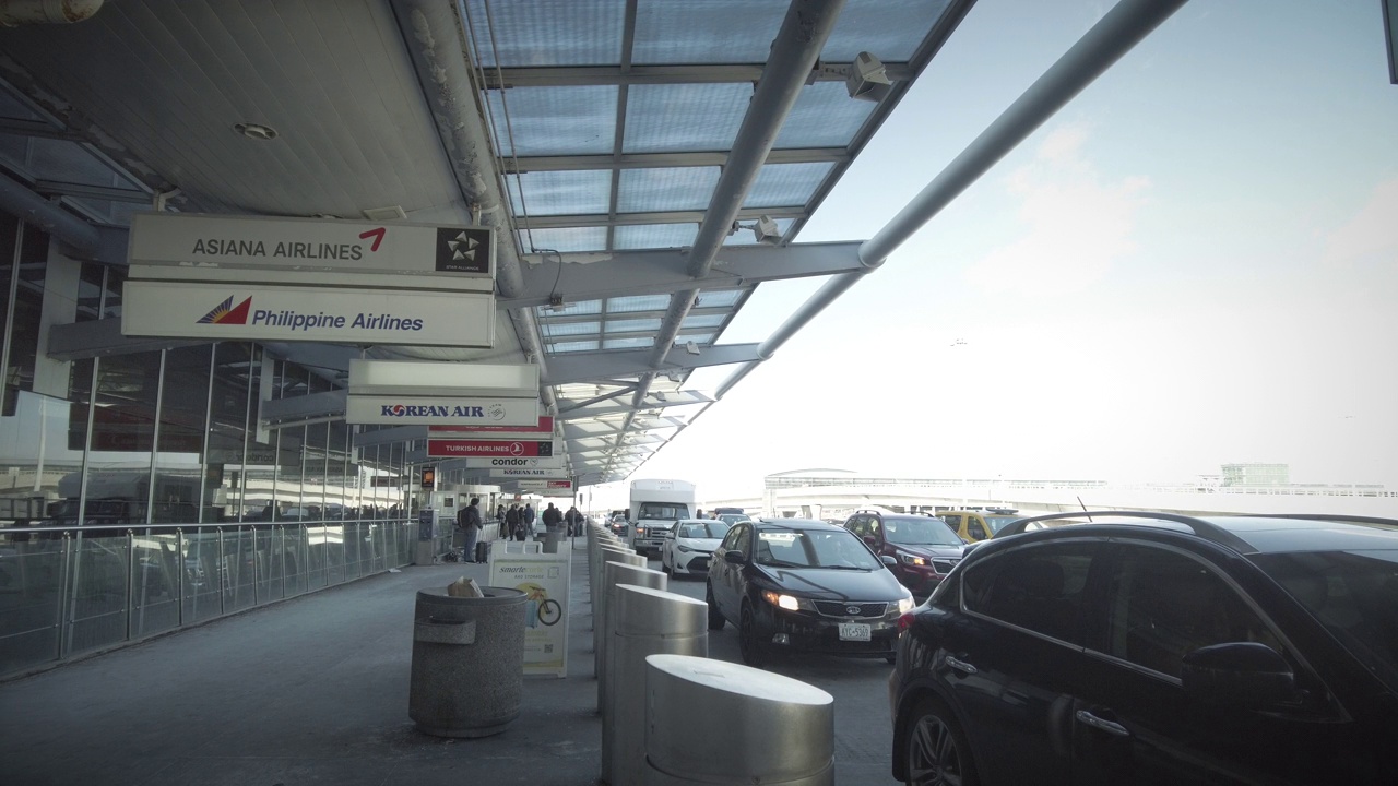 肯尼迪机场1号航站楼航空公司标志视频素材