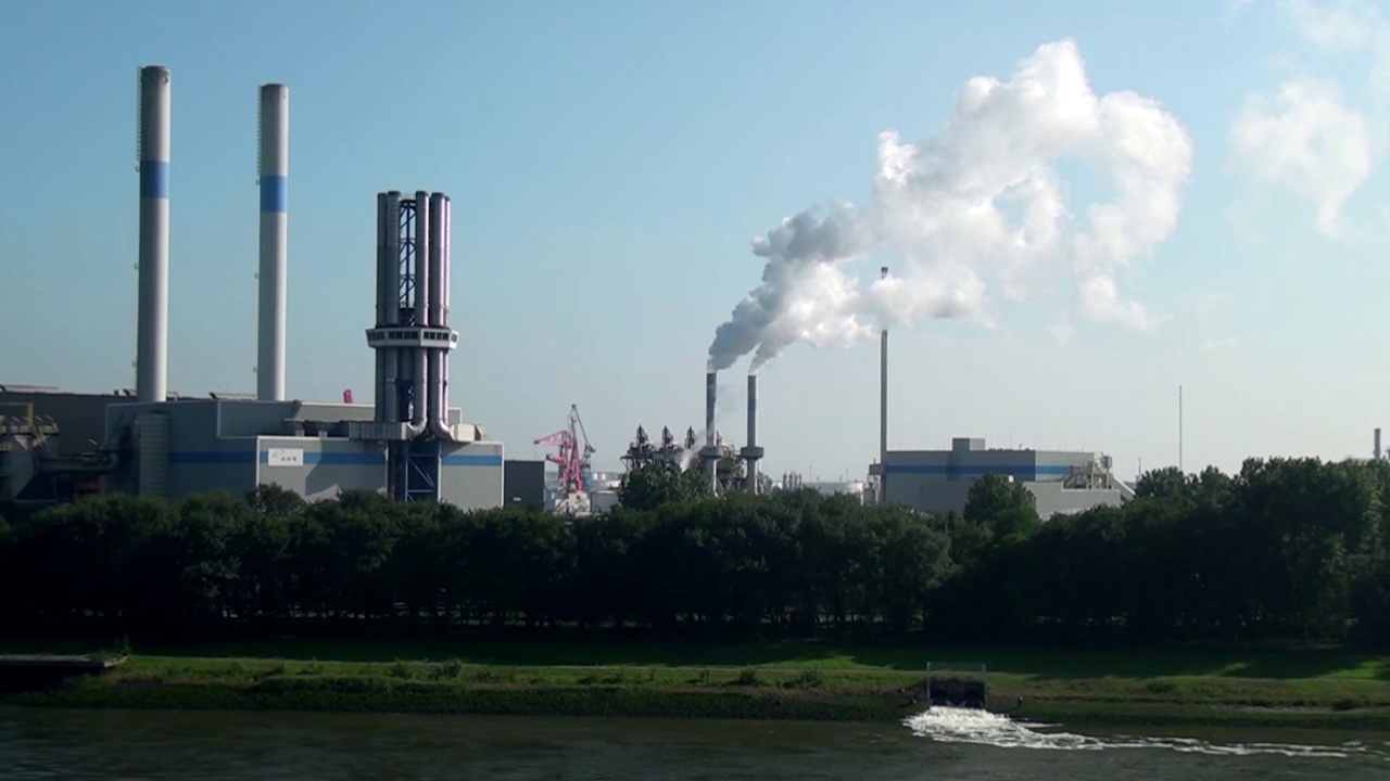 2012年6月21日，荷兰鹿特丹，马斯夫拉克特工业区视频素材