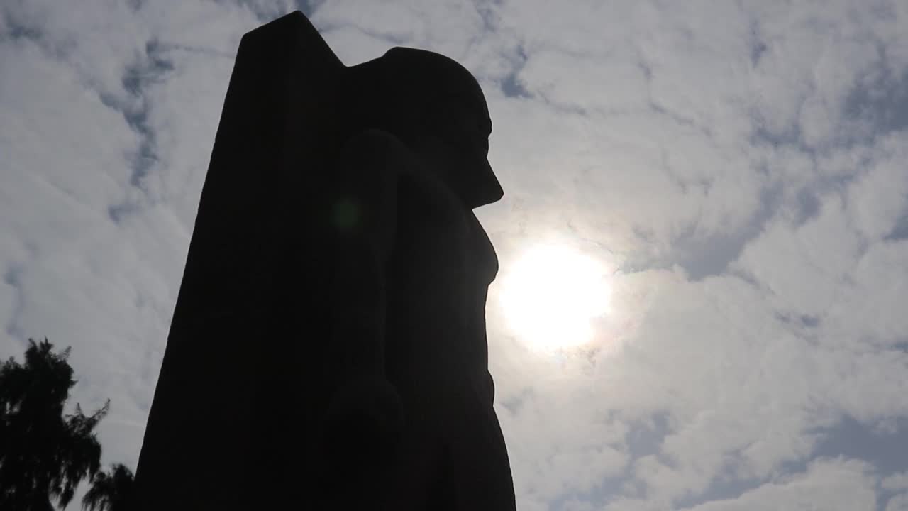 埃及孟菲斯露天博物馆中的拉美西斯二世雕像视频素材