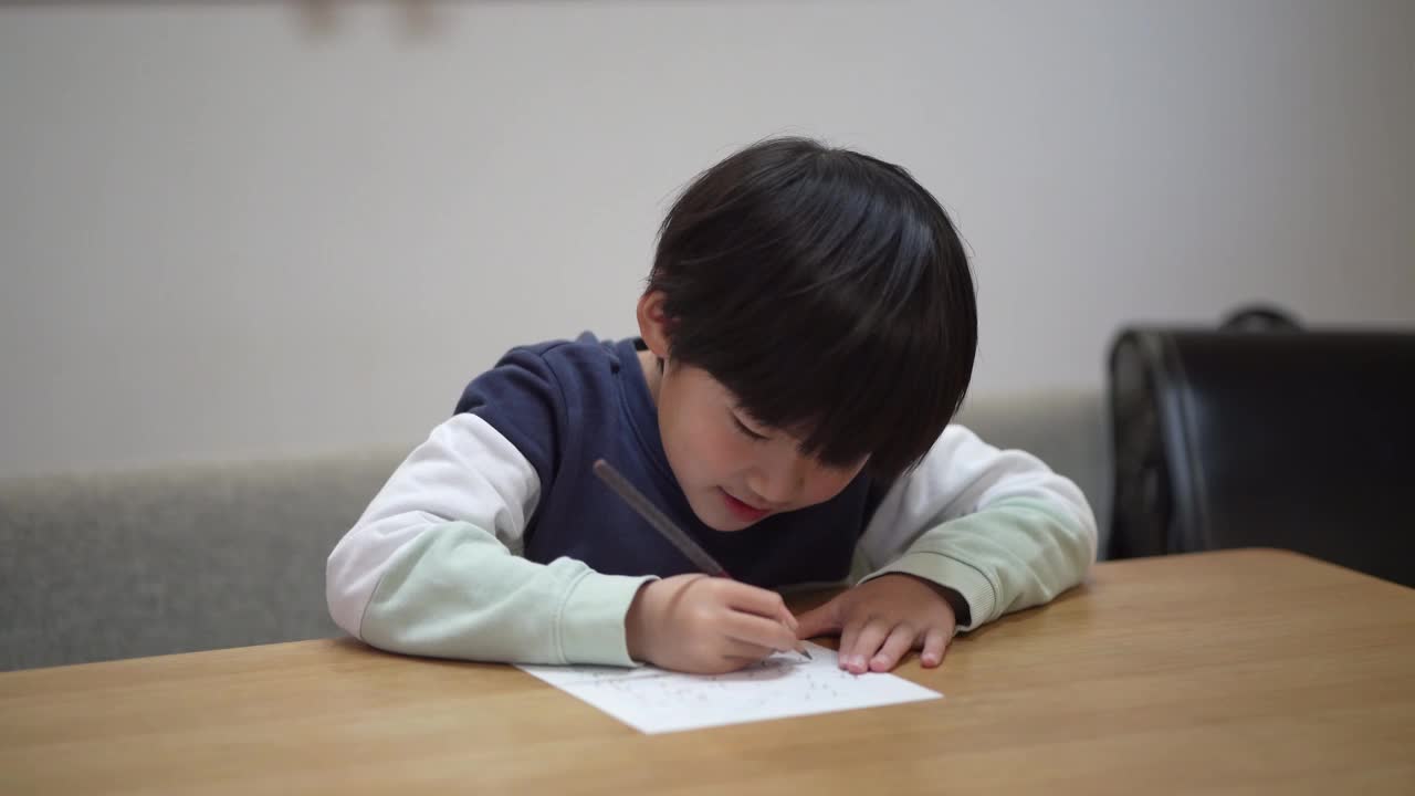 男孩练习书法视频下载