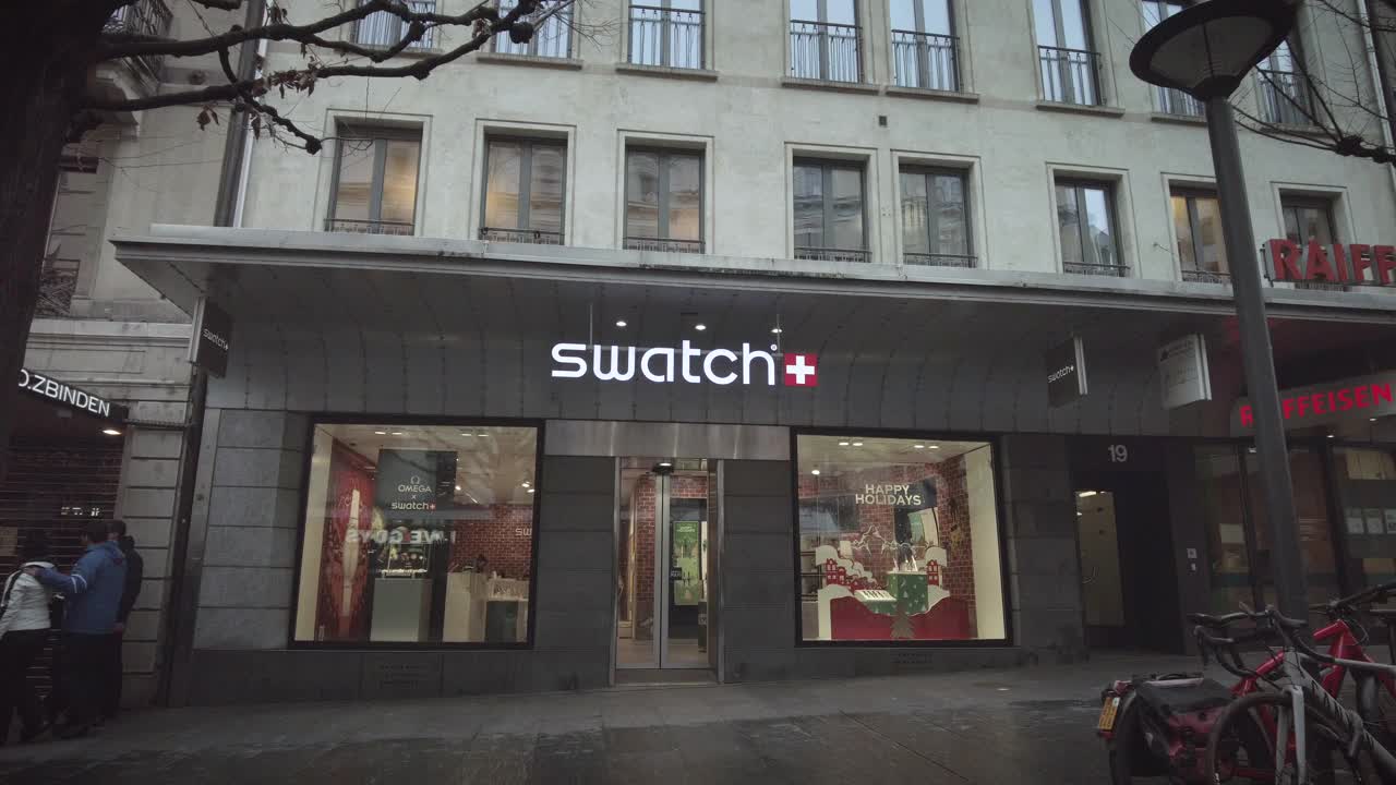 日内瓦的斯沃琪商店视频素材
