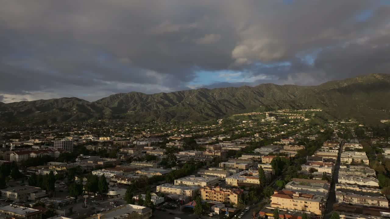 加州伯班克上空的航拍画面视频下载