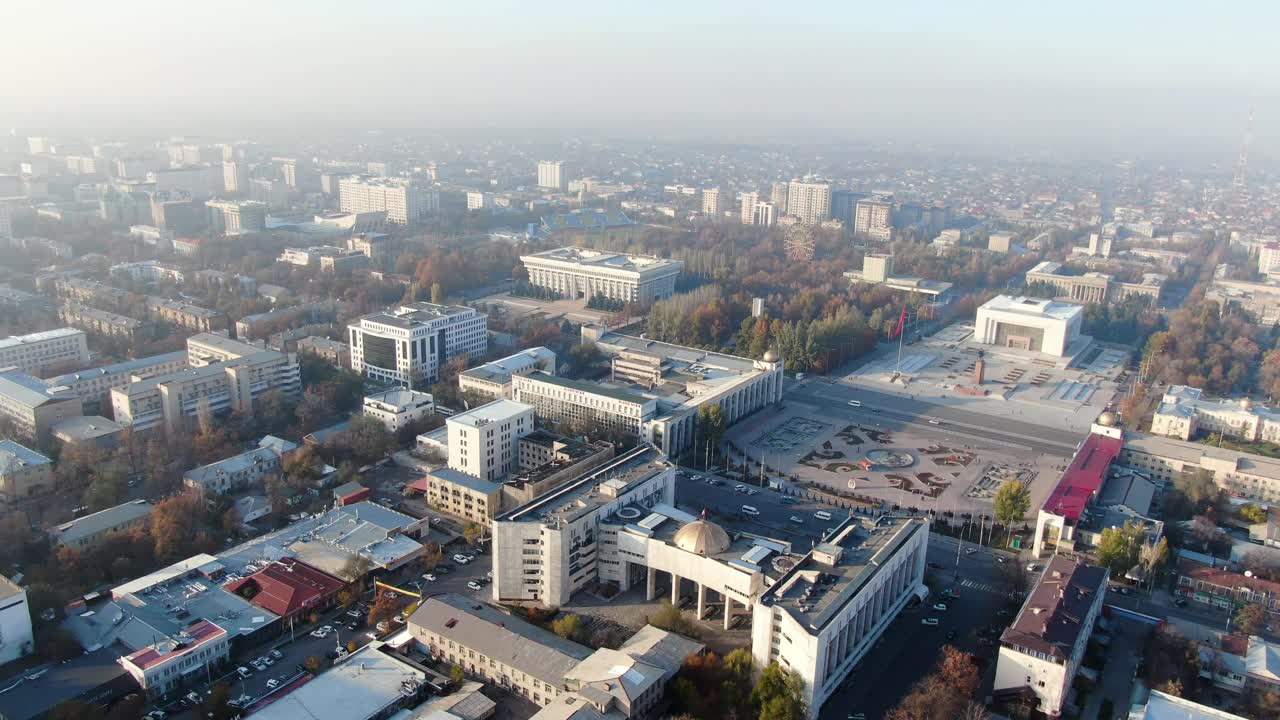 吉尔吉斯斯坦比什凯克市的鸟瞰图视频下载