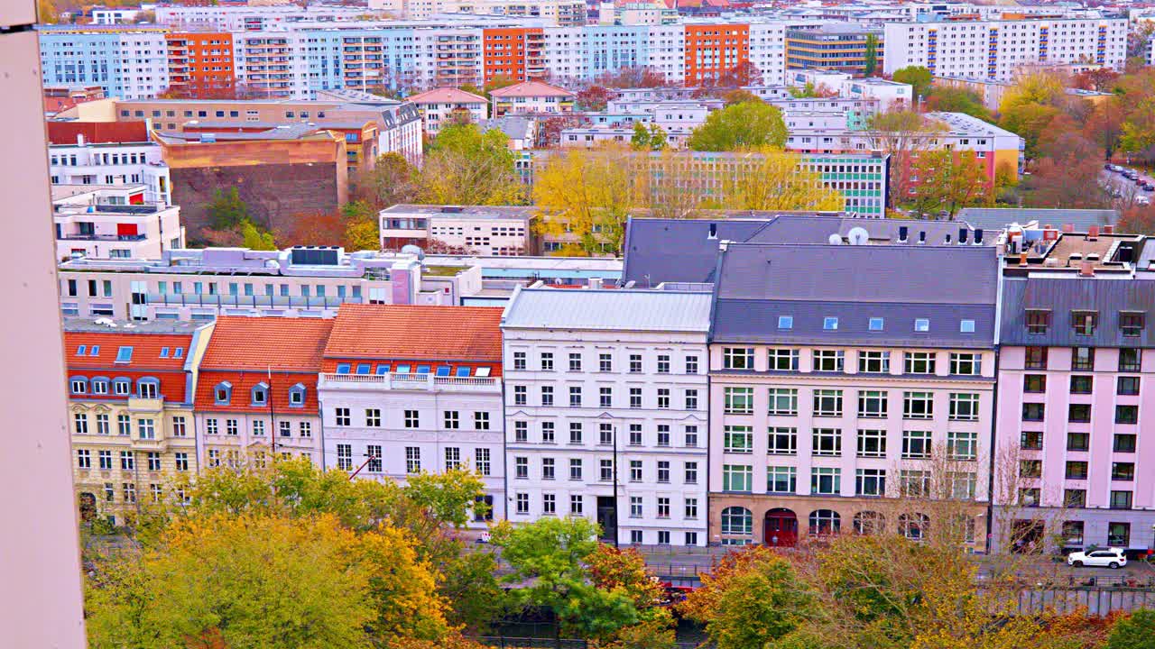 柏林。古老与现代住宅建筑。视频下载