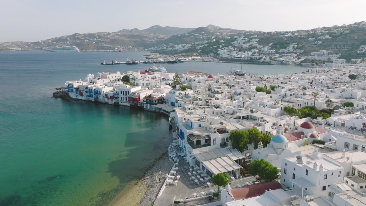 希腊米科诺斯海岸线的鸟瞰图视频下载