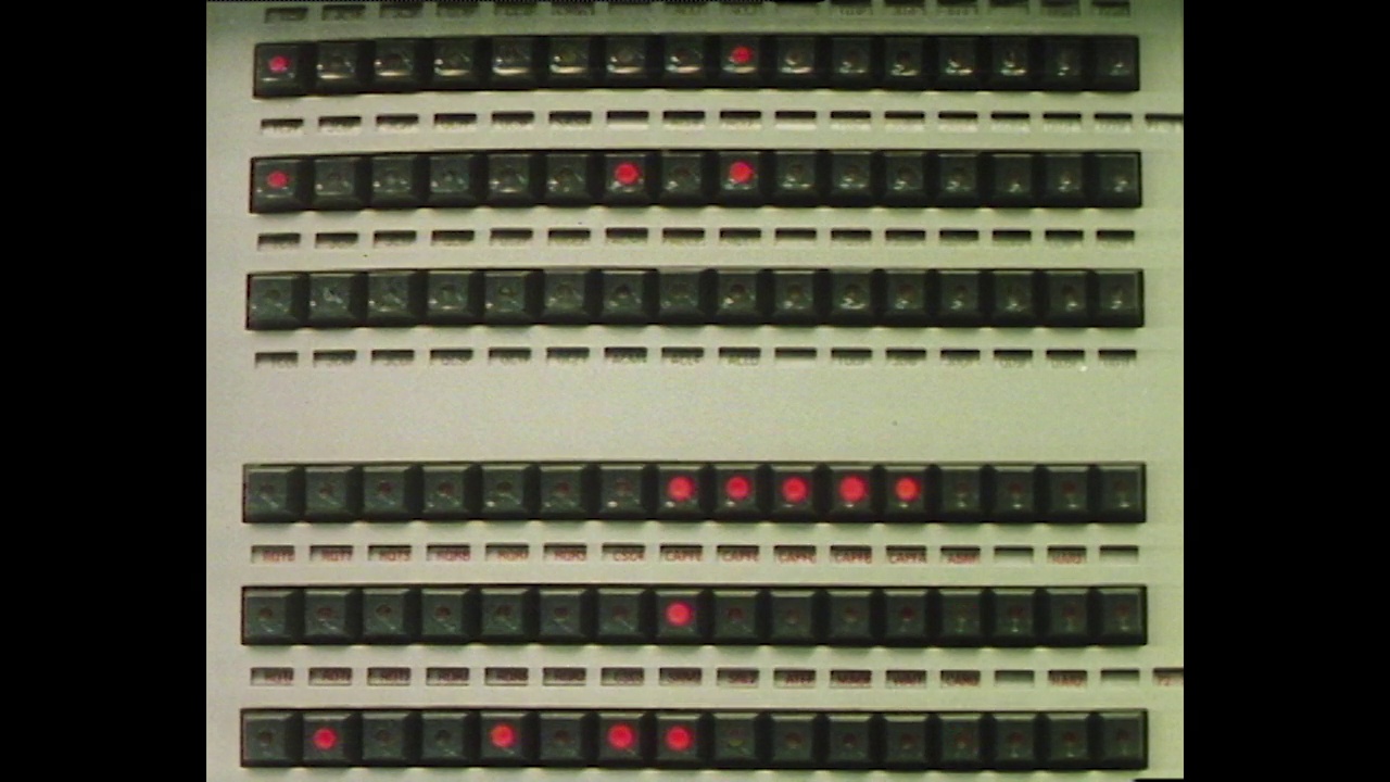 CU在电脑上，红灯忽明忽暗;1984视频下载