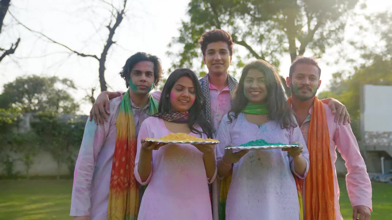 一群印度人在祝福胡里节快乐视频下载
