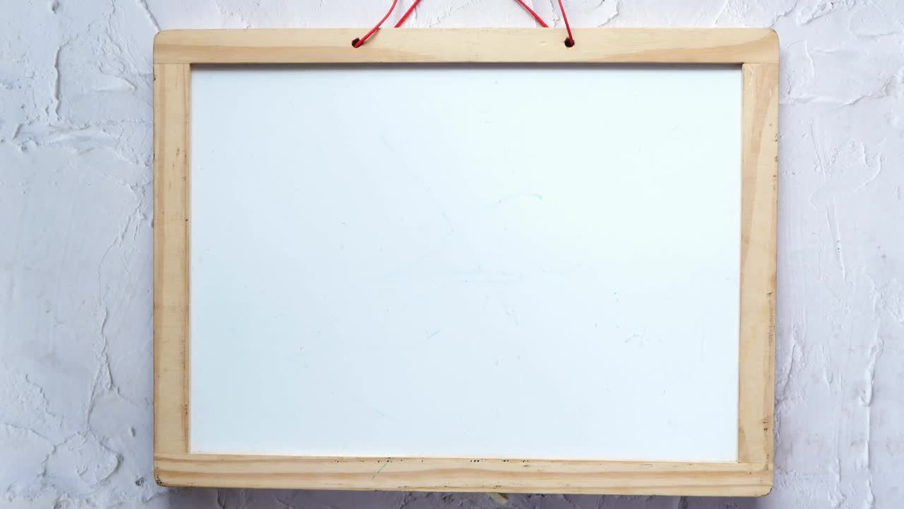 在白板上贴一张写有目标词的便利贴视频下载