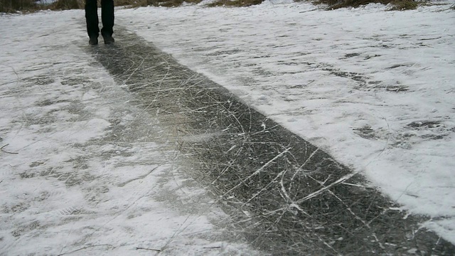 在冰上滑行视频素材