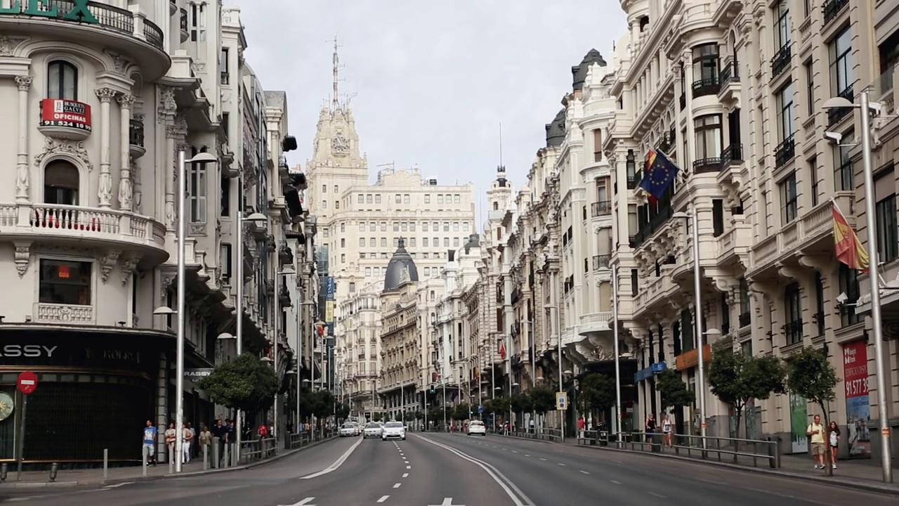 西班牙马德里的城市生活:格兰维亚视频下载