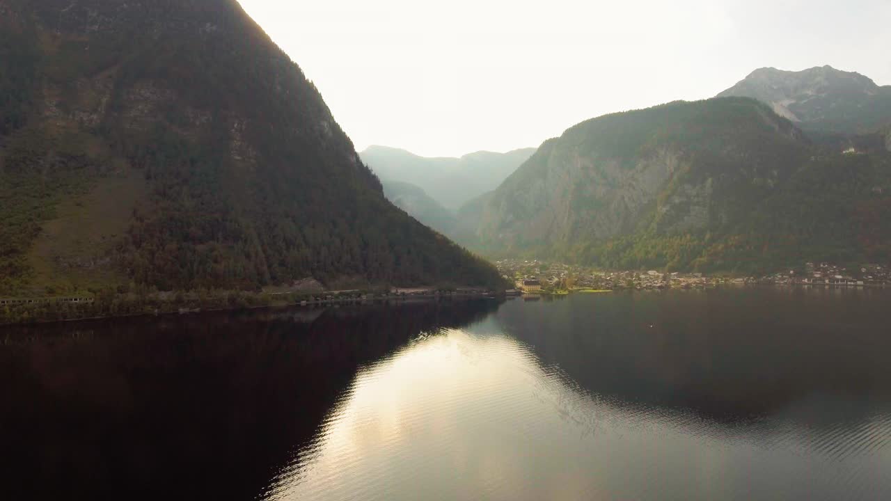 哈尔斯塔特湖鸟瞰图视频素材