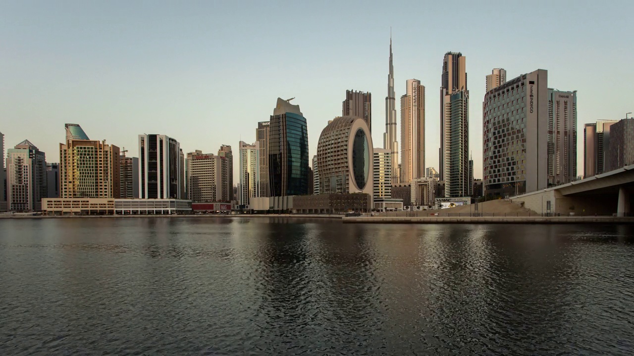 时间流逝的迪拜天际线在夜晚到一天，阿联酋视频下载
