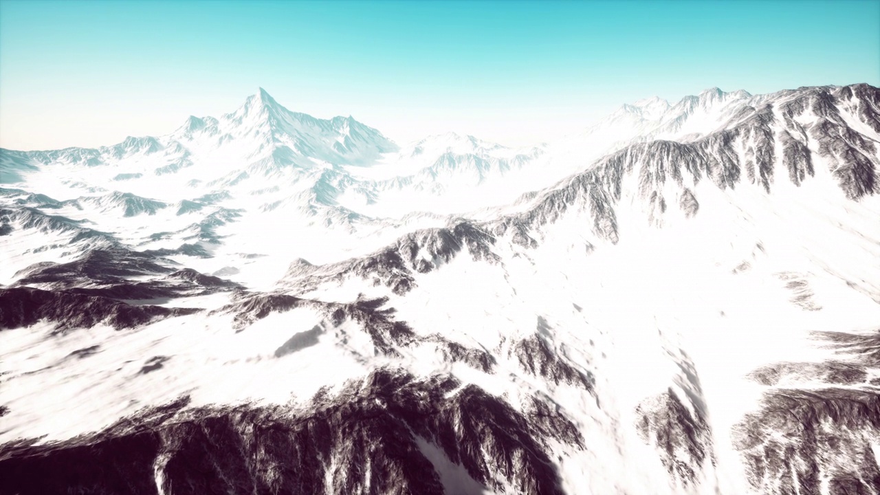高加索山区冬季景观，有白色冰川和多岩石的山峰视频下载