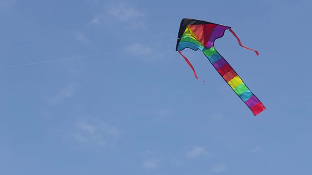风筝在天空飞翔，慢镜头视频素材