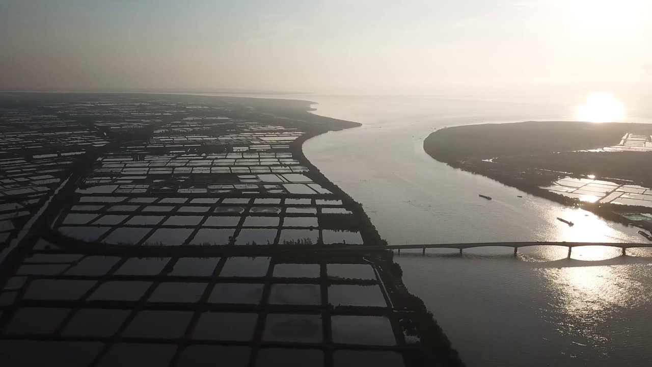 虾池，水产养殖池，和美清河，社庄省，湄公河三角洲，越南视频下载