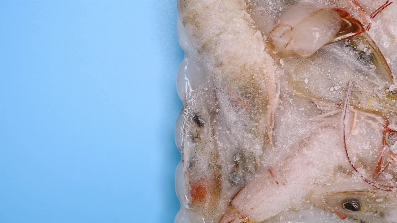 顶锅冻虾上蓝横构图视频素材