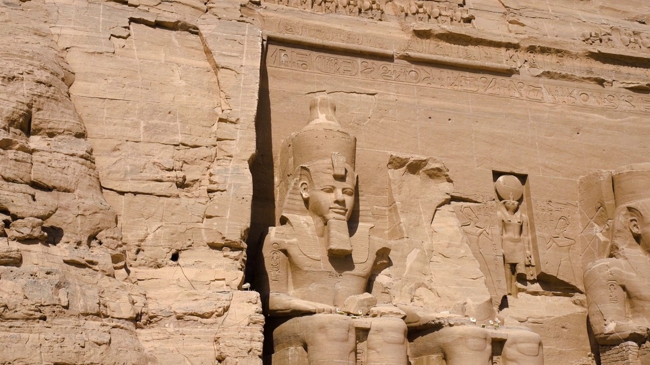 伟大的埃及开罗金字塔墓神庙拉美西斯二世雕刻在石头上视频下载