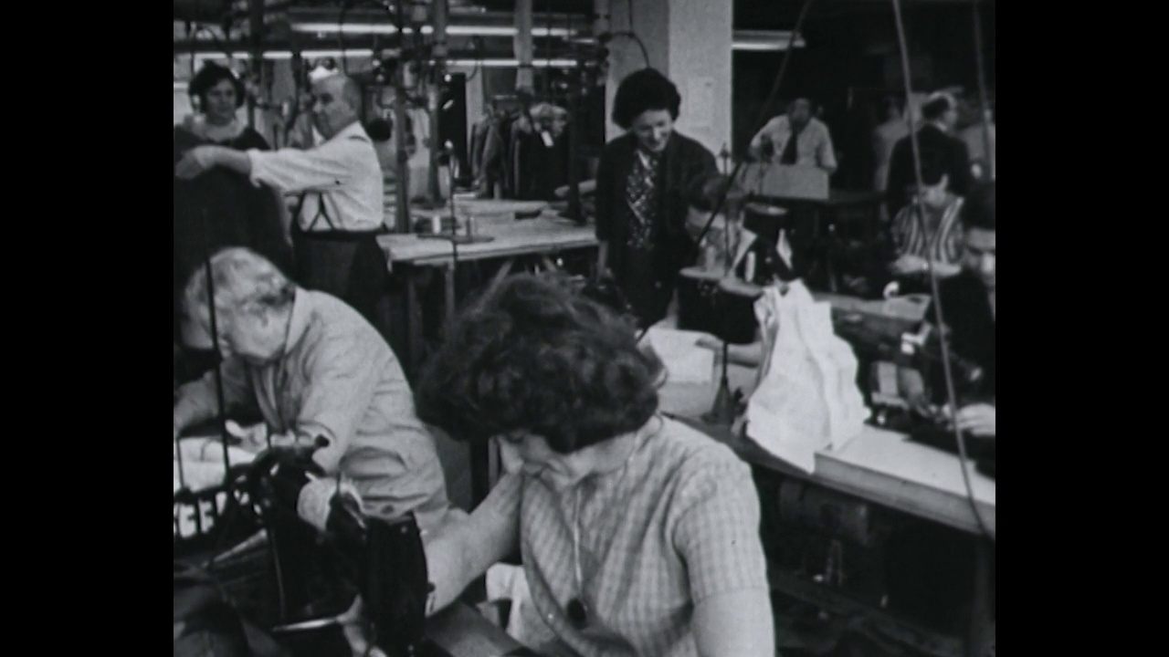 在工厂里与女裁缝们相遇;1965视频下载